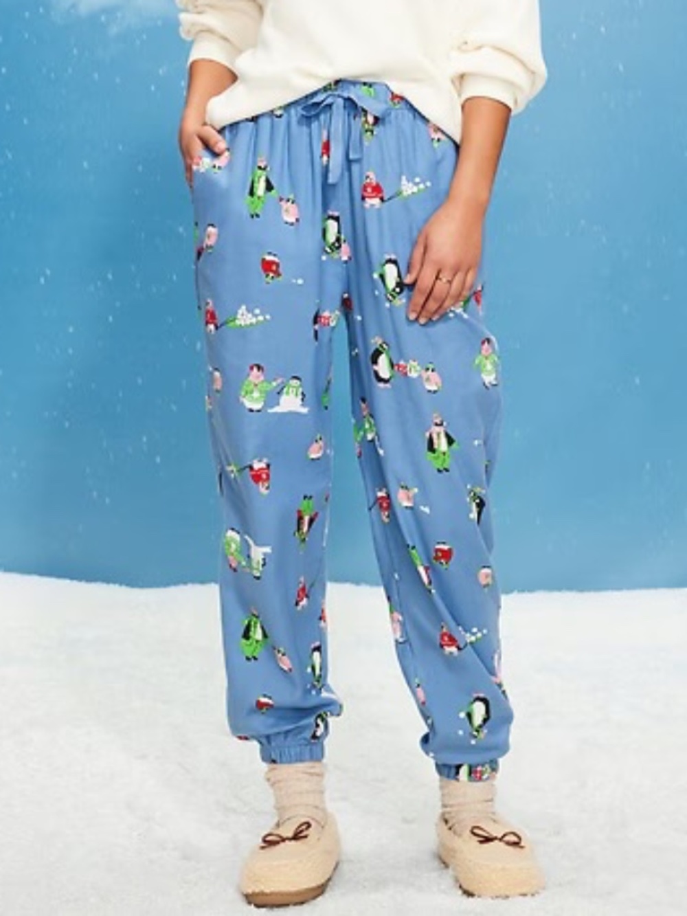 Old Navy High-Waisted Penguin Printed Flannel Pajama Jogger Pant